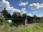 Bild - Wochenendhaus mit Nebengebäude und Carport