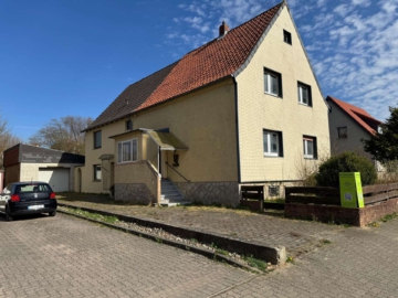 Doppelhaus mit Garagengebäude, 31162 Bodenburg, Zweifamilienhaus