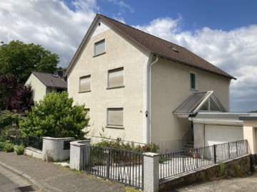 Zweifamilienhaus in Schöneck, 61137 Schöneck, Zweifamilienhaus