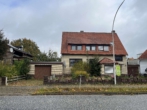 Bild - Zweifamilienhaus mit 2 Garagen